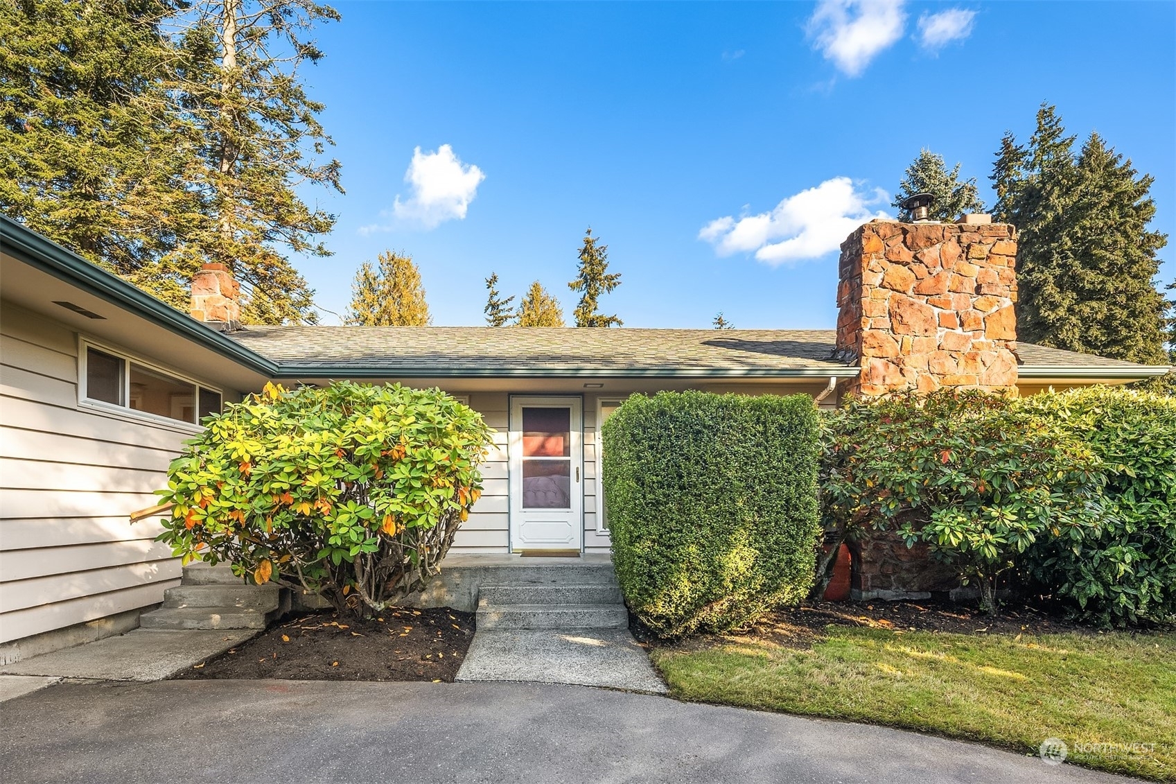 Property Photo:  1834 N 183rd Street  WA 98133 