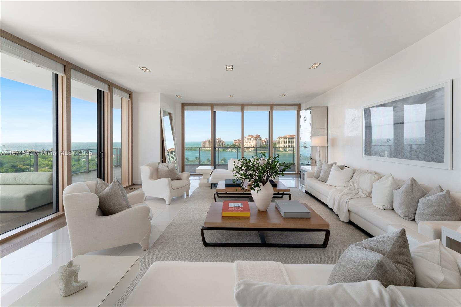 Property Photo:  800 S Pointe Dr 901  FL 33139 
