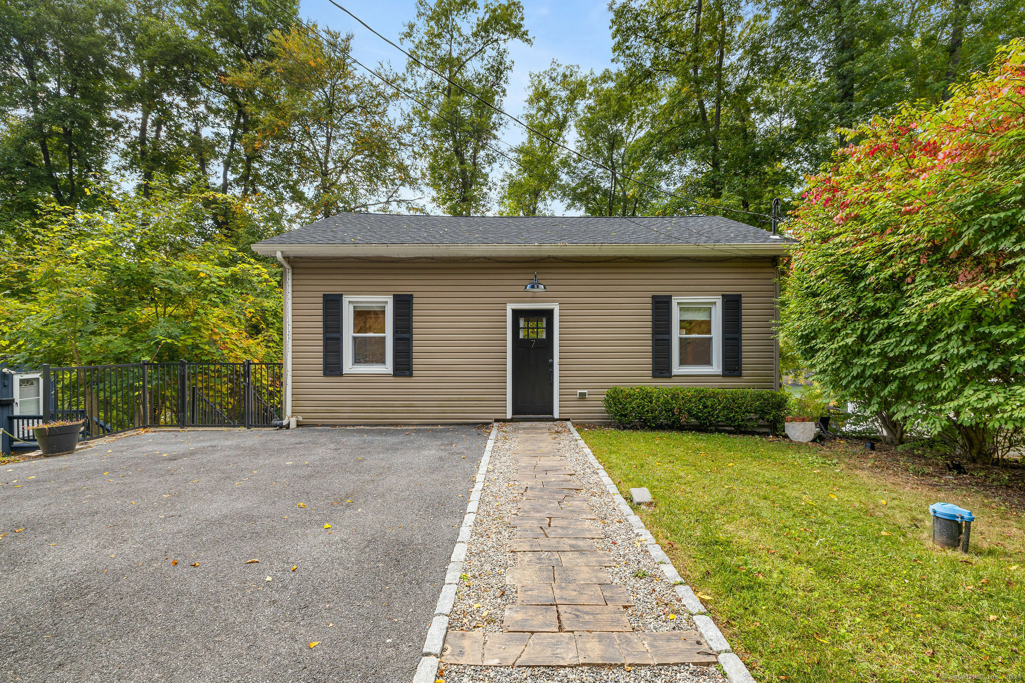 Property Photo:  7 Pleasant View Road  CT 06812 