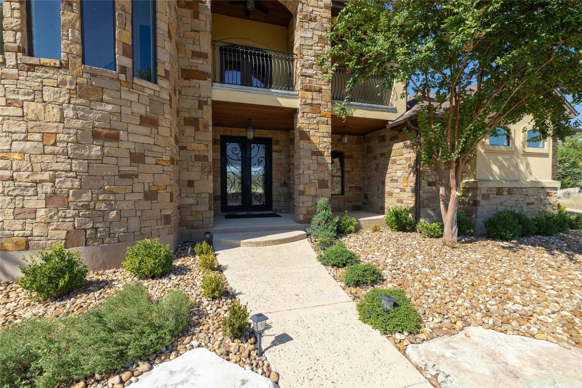 Property Photo:  407 W Majestic Oak Lane  TX 78633 