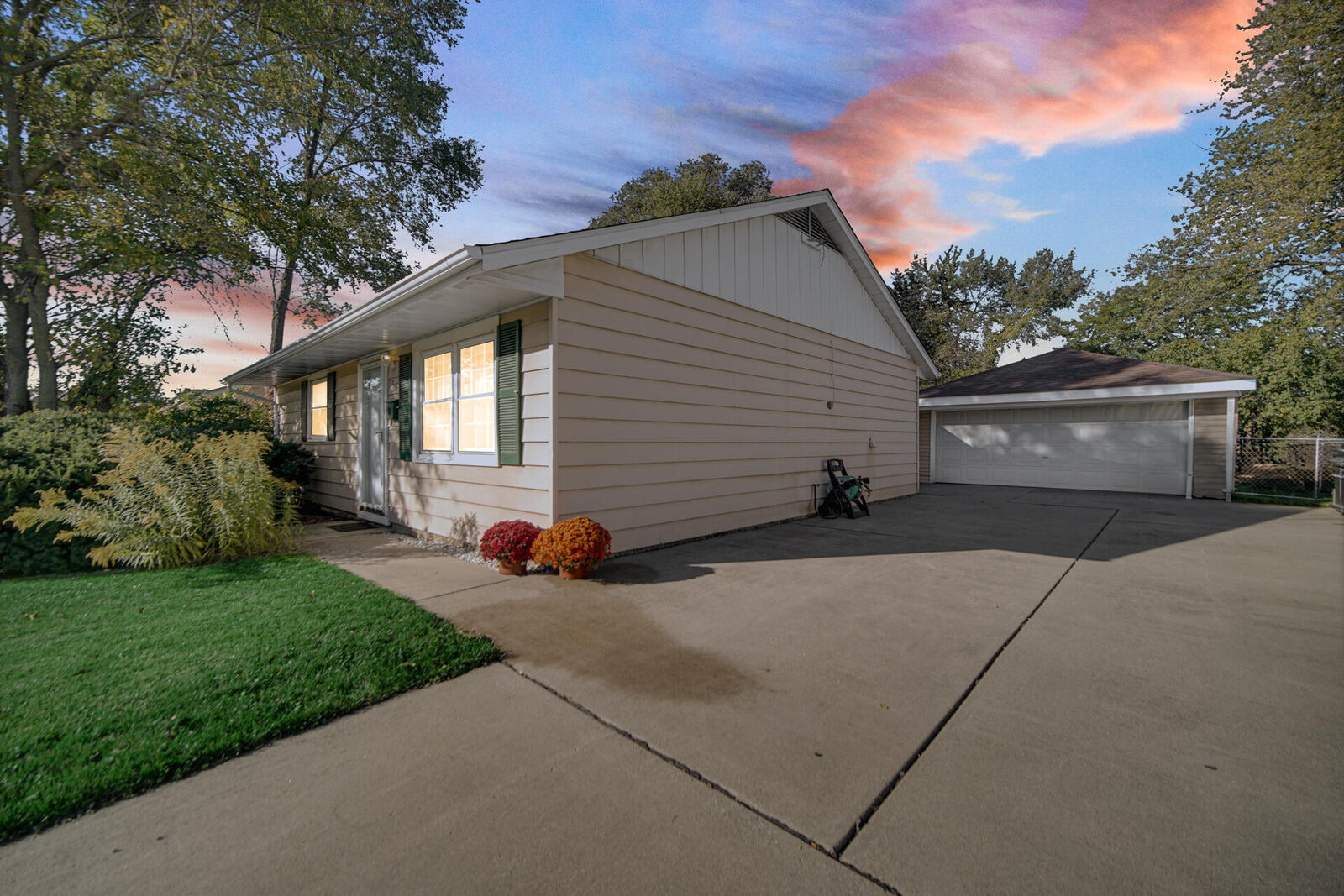 Property Photo: 1552 Harrison Avenue IN 46311