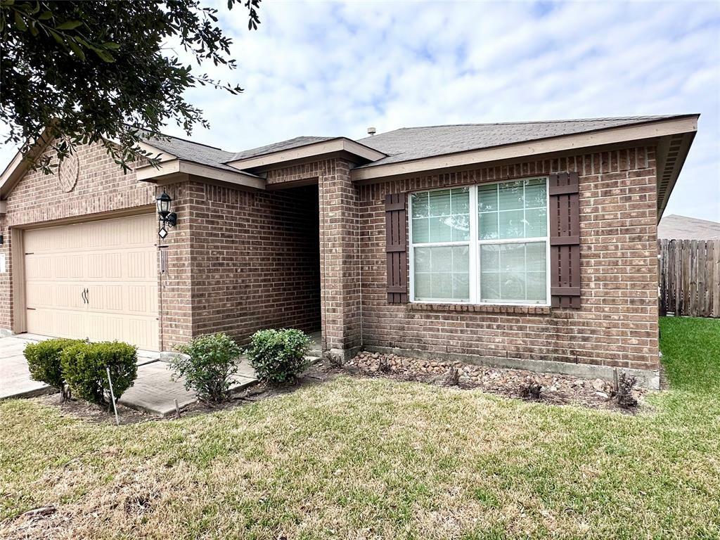 Property Photo:  903 Marigold Road  TX 77521 