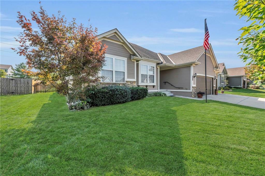 Property Photo:  1401 SW Merryman Drive  MO 64082 