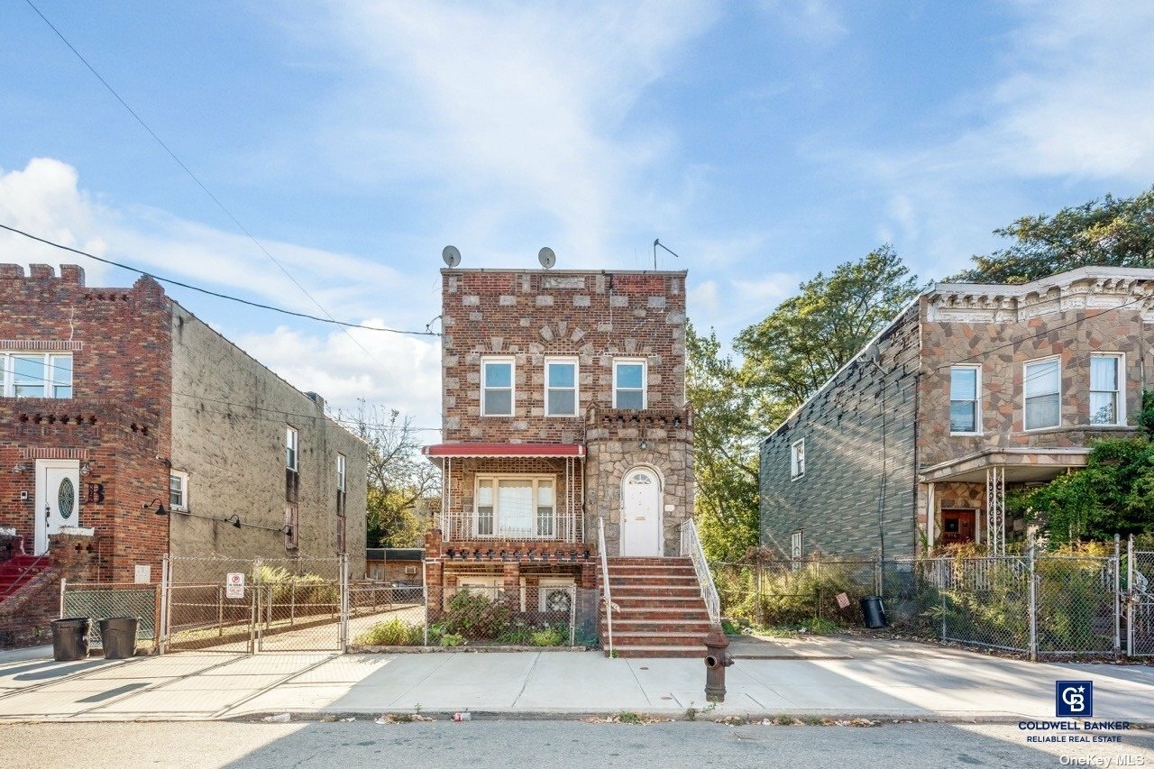 Property Photo:  824 Barbey Street  NY 11207 