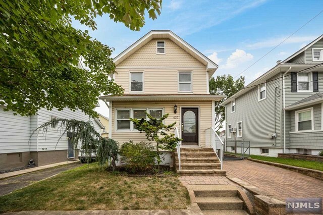 Property Photo:  437 Lake Avenue  NJ 07071 