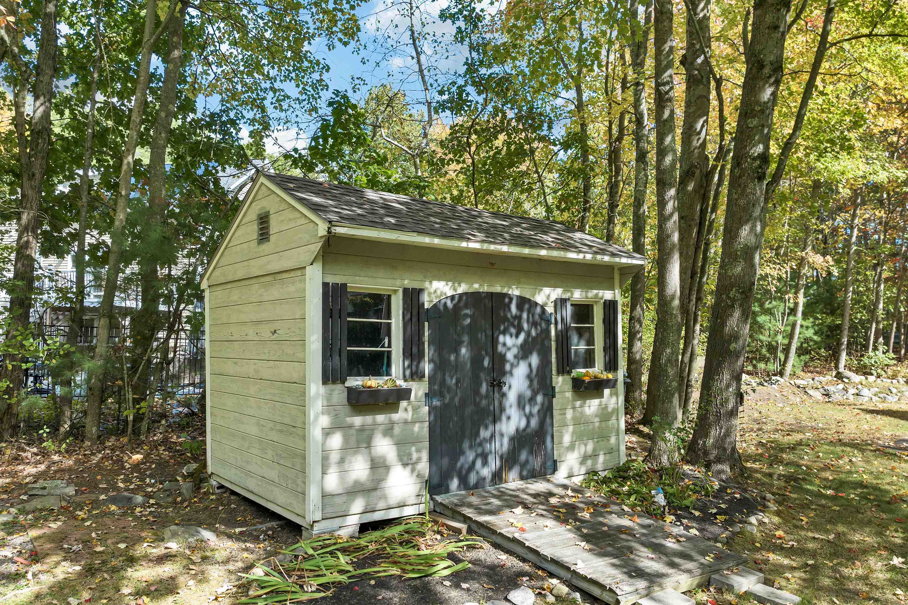 Property Photo:  10 Golden Oaks Drive  NH 03079 