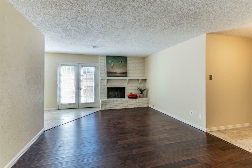 Property Photo:  832 Chateau Valee Circle  TX 76022 