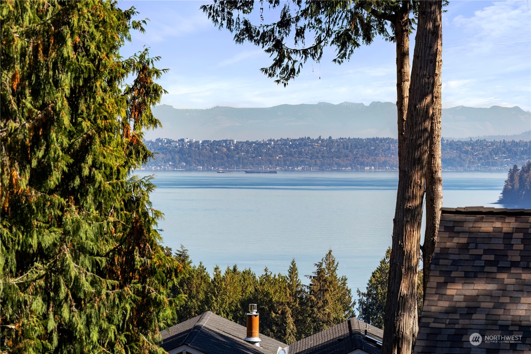 Property Photo:  1047 Puget Drive E  WA 98366 