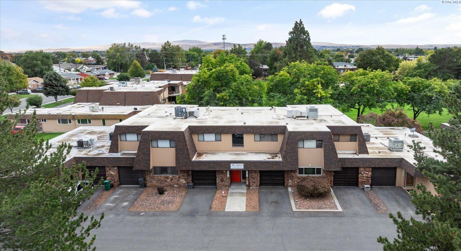 Property Photo: 2913 W John Day D 103 WA 99336