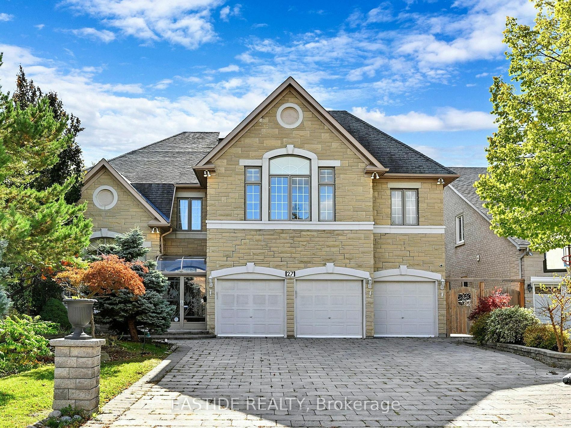 Photo de la propriété:  27 Brimwood Crescent  ON L4B 4B6 