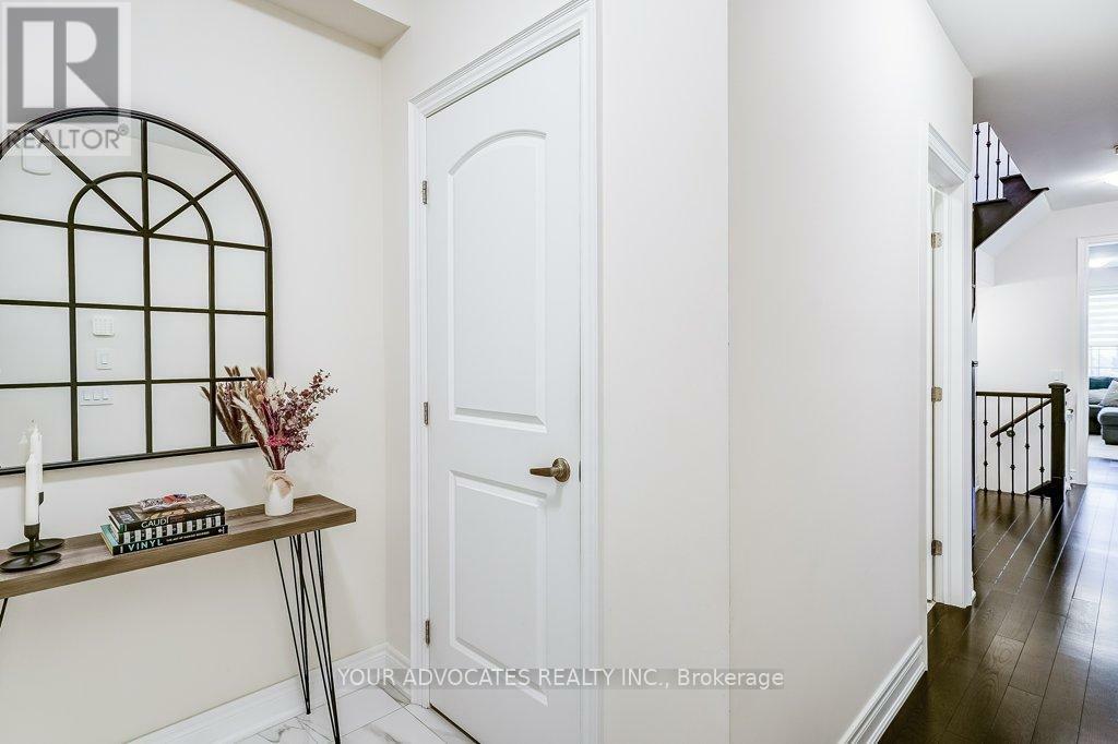 Property Photo:  20 Drizzel Crescent  ON L4E 1G8 