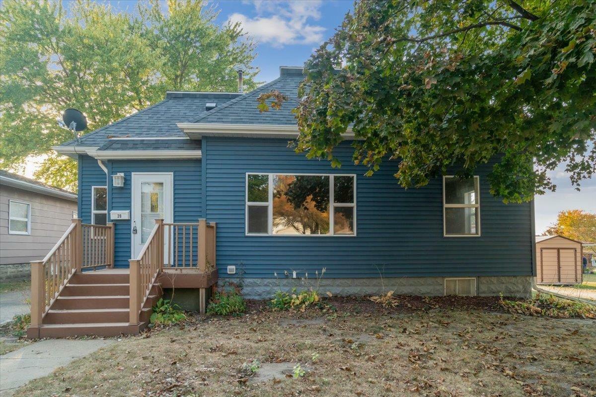 Property Photo:  20 4th Ave SE  IA 50662 