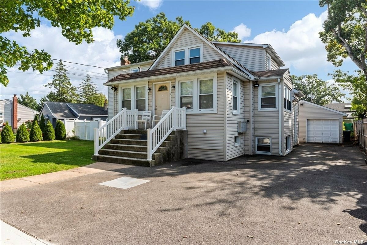 Property Photo:  8 Garfield Avenue 2  NY 11735 