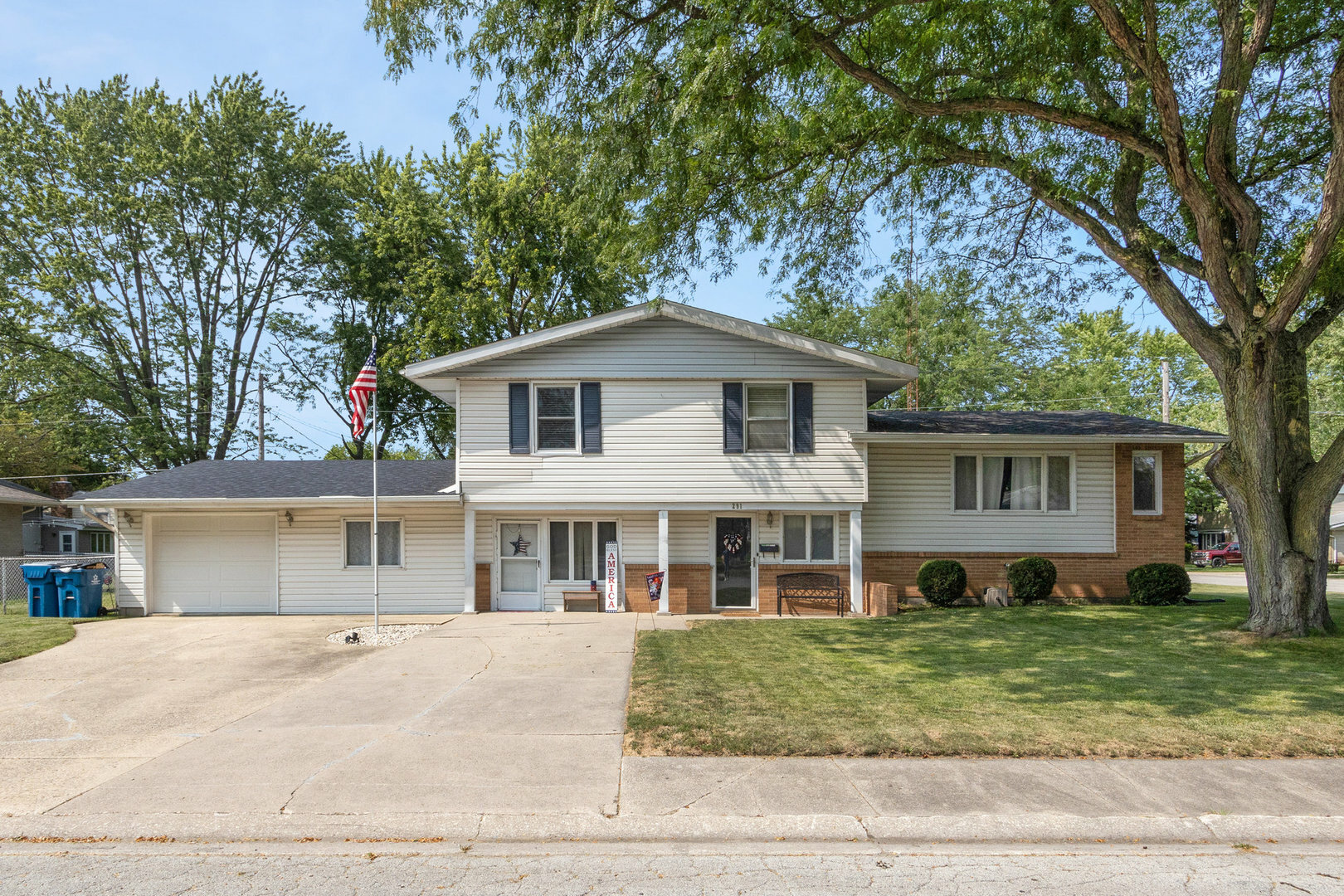 291 E Charles Street  Bourbonnais IL 60914 photo