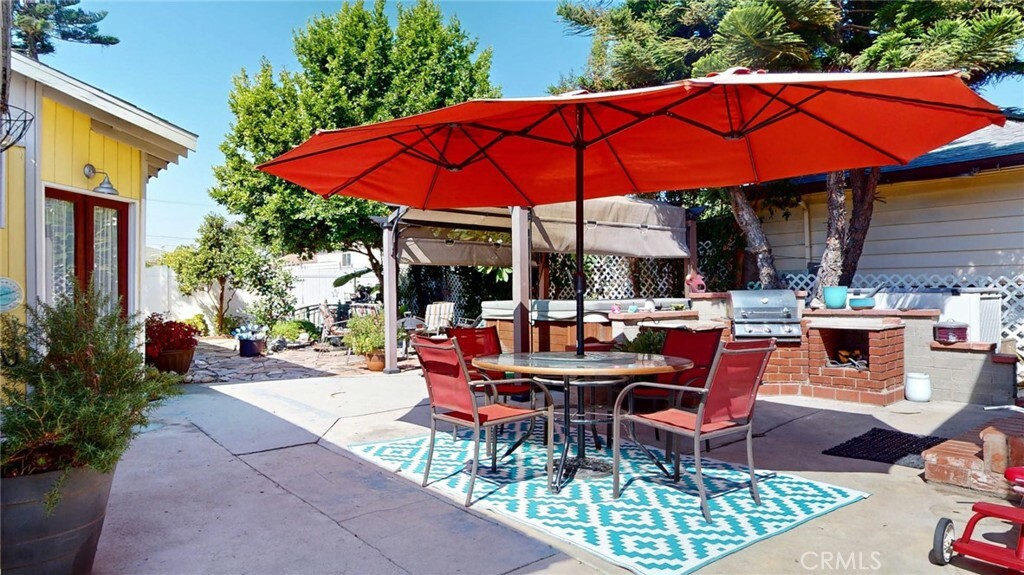 Property Photo: 6713 Hinds Avenue CA 91606