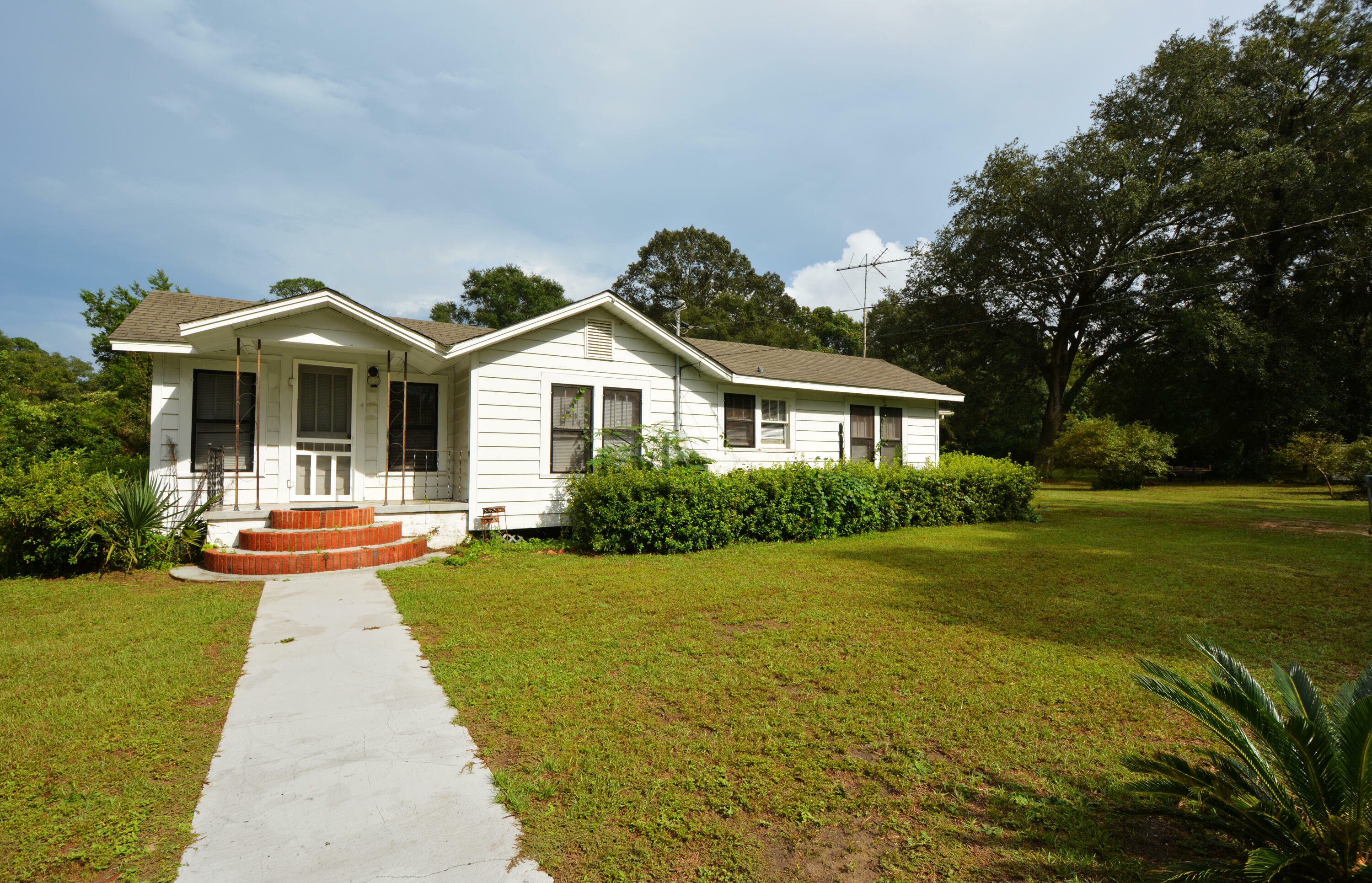 Property Photo:  5390 Black Gate Road  FL 32583 