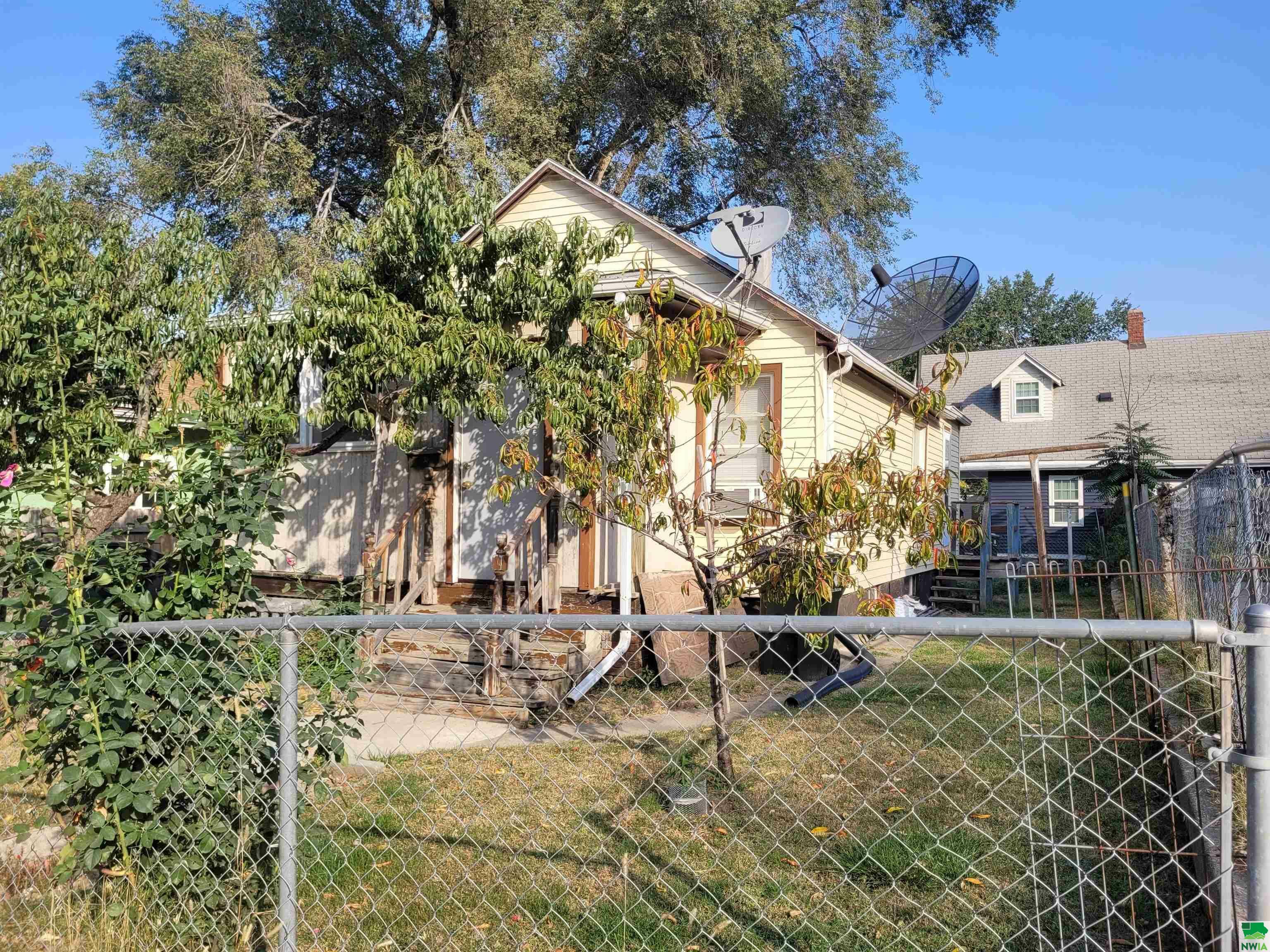 Property Photo: 913 17th St IA 51103