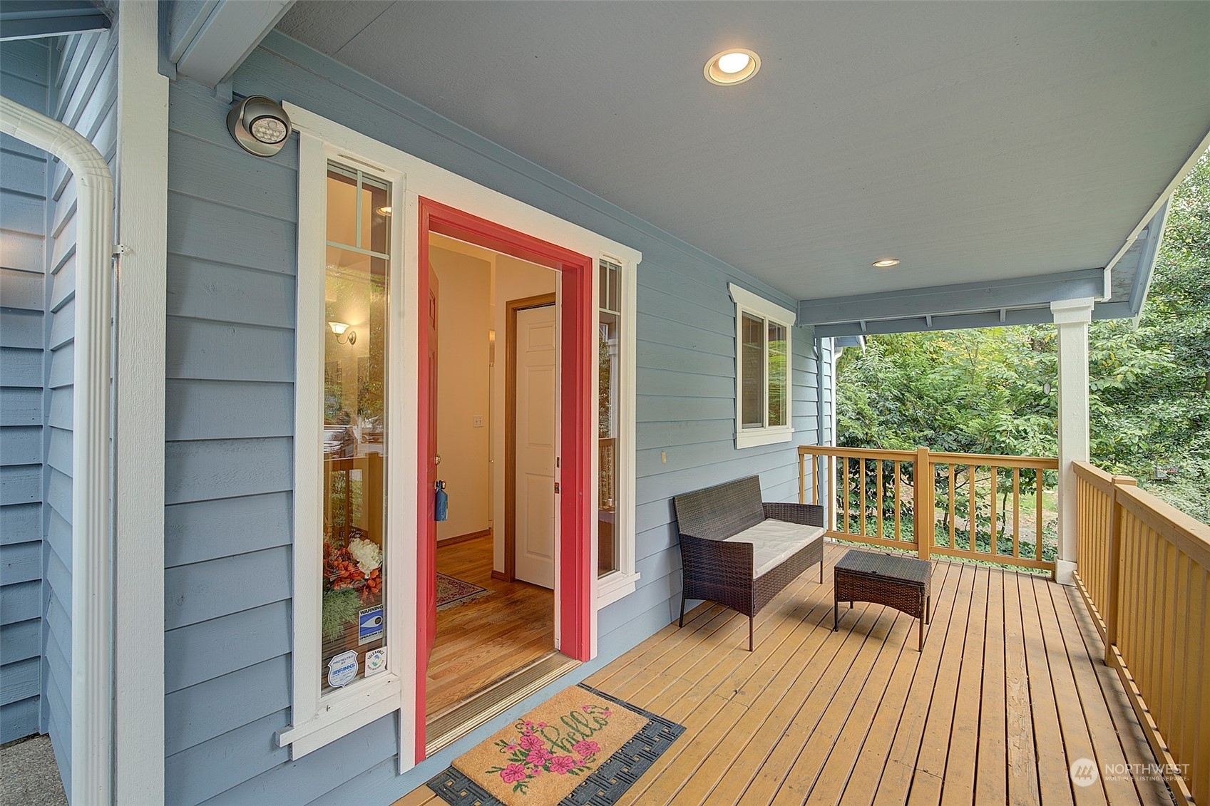 Property Photo:  4020 NE 174th Street S  WA 98155 