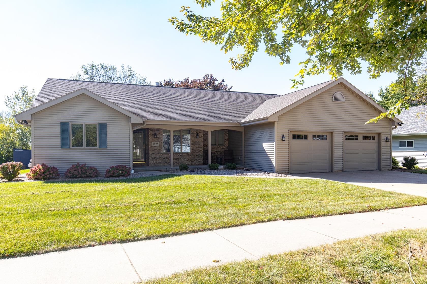 Property Photo:  1325 E Keystone Lane  WI 54913 