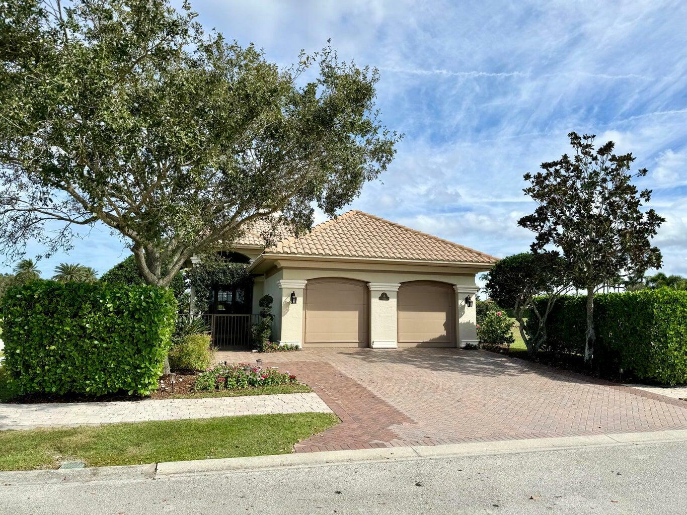 Property Photo:  102 SE Rio Palermo  FL 34984 