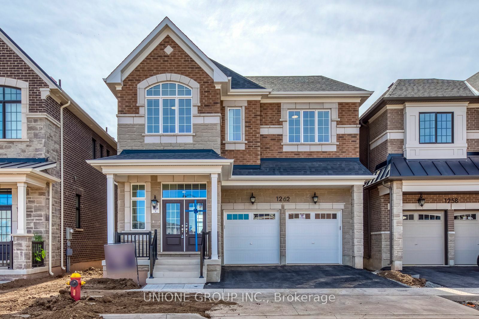 1262 Courtleigh Tr  Oakville ON L6H 7G1 photo