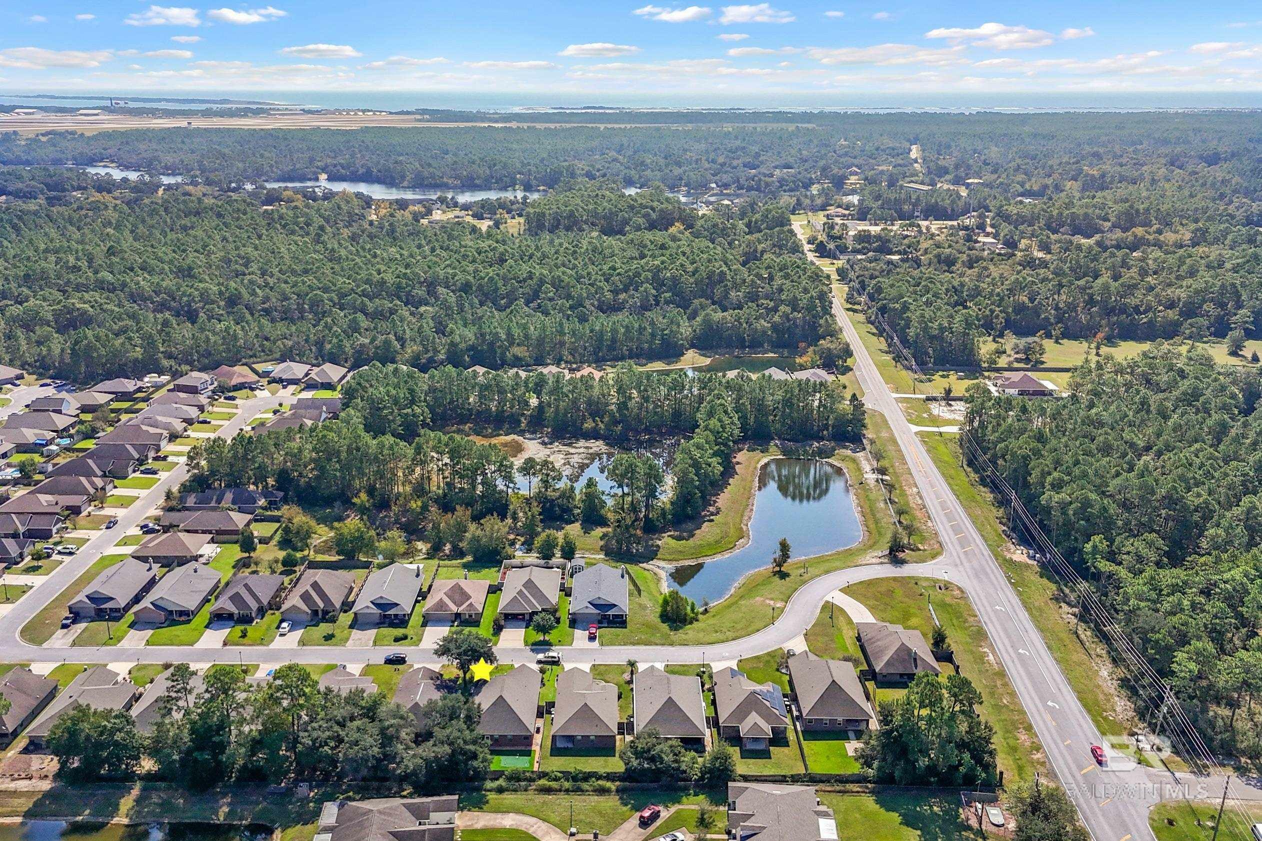 Property Photo:  9762 Brookstone Way  FL 32506-7874 