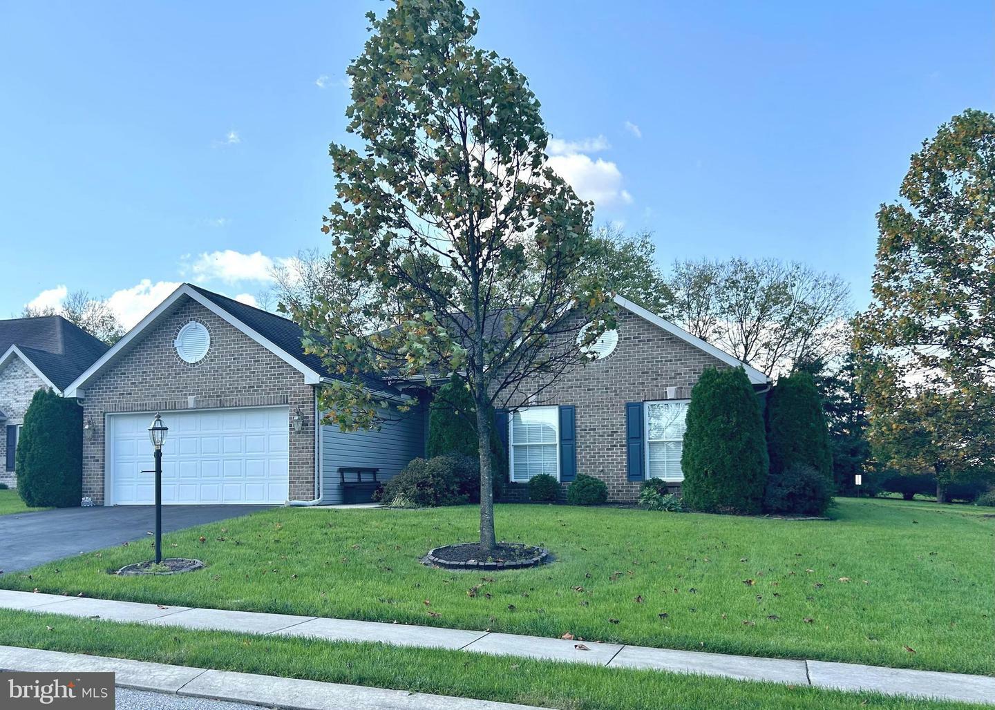 81 Longwood Drive  Mechanicsburg PA 17050 photo