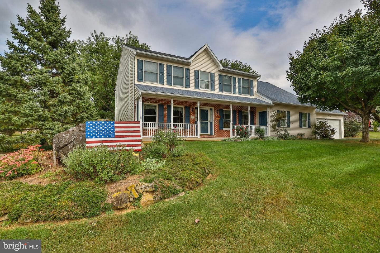 Property Photo:  1705 Fox Hollow Lane  PA 18040 