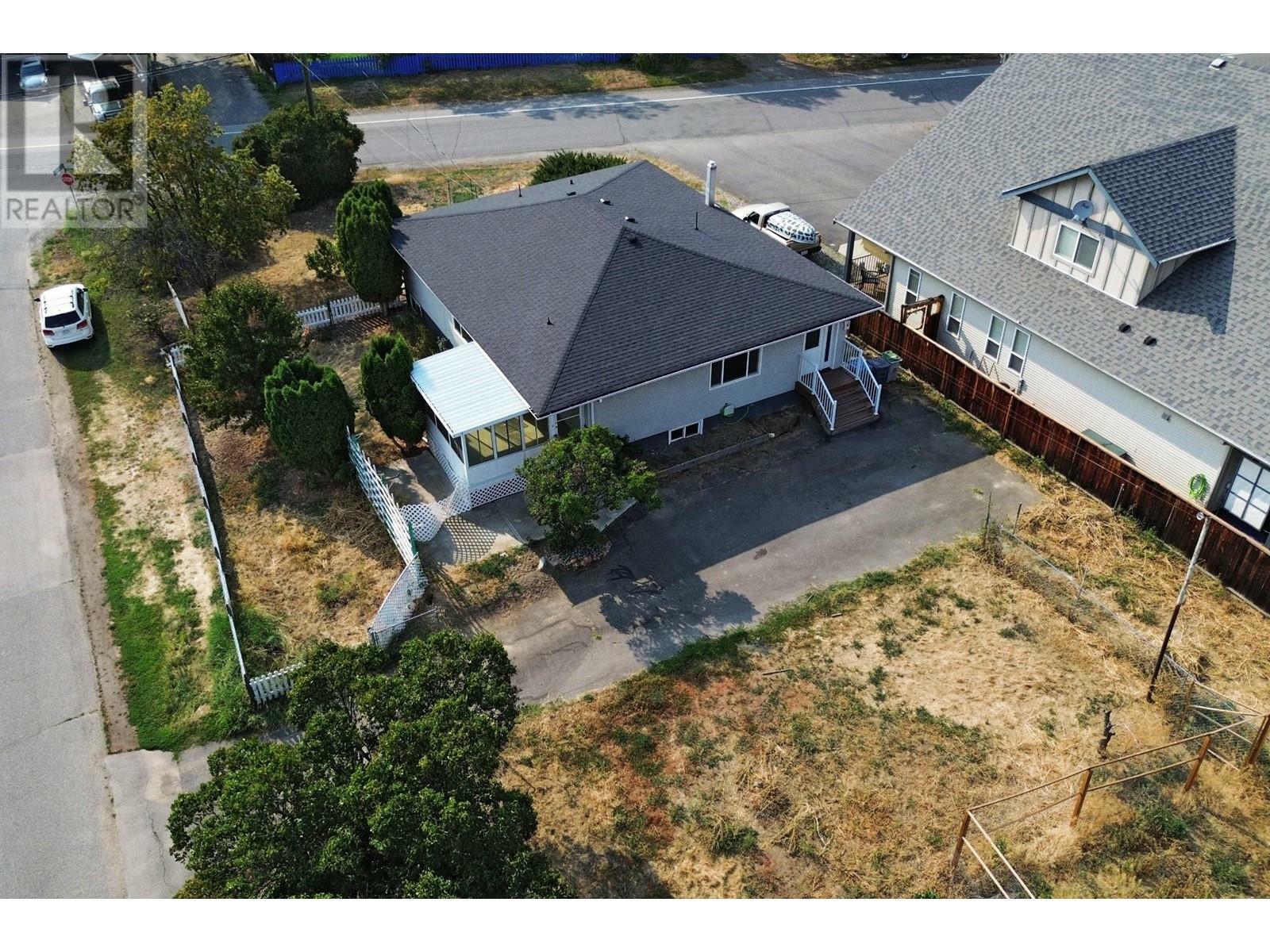 Photo de la propriété:  660 Stansfield Road  BC V2B 6M3 