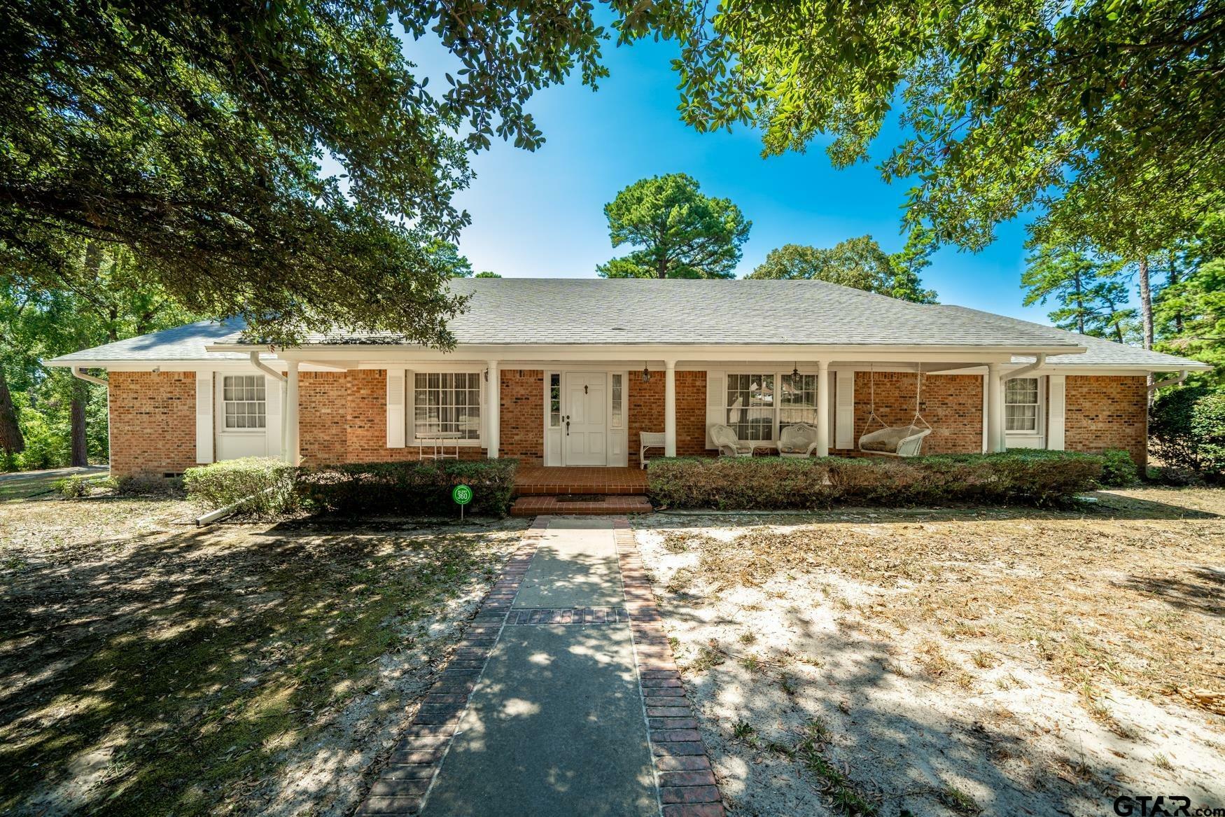 Property Photo:  1318 Greenway Street  TX 75644 