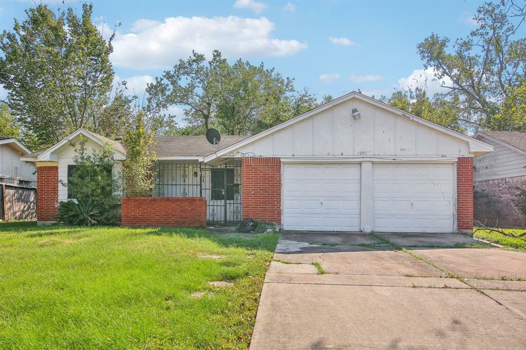 Property Photo:  11203 Glenhollow Drive  TX 77048 