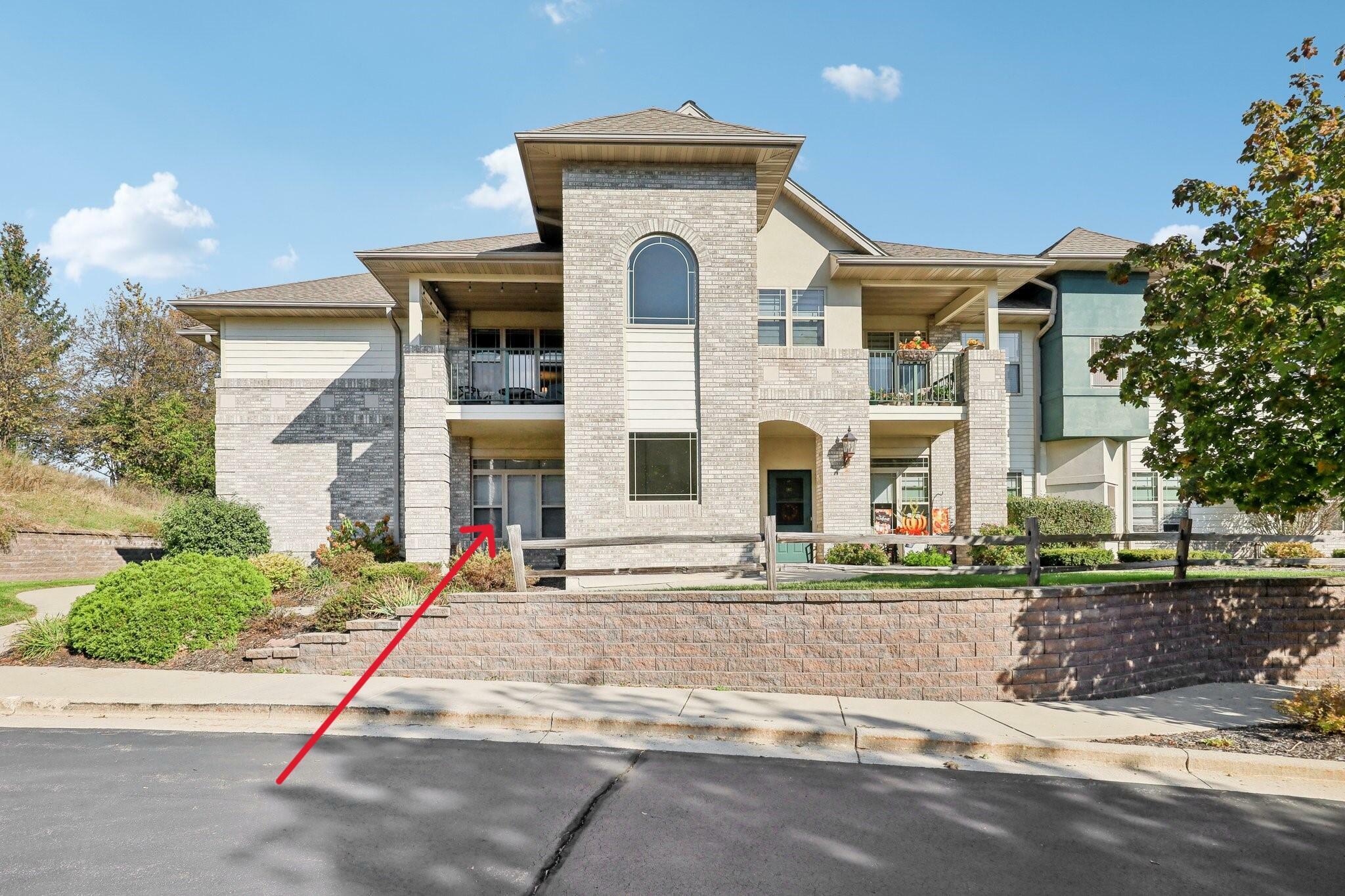 Property Photo:  470 N Silverbrook Dr 101  WI 53090 