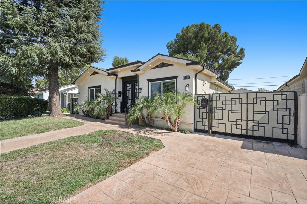 Property Photo:  7710 Ostrom Avenue  CA 91406 