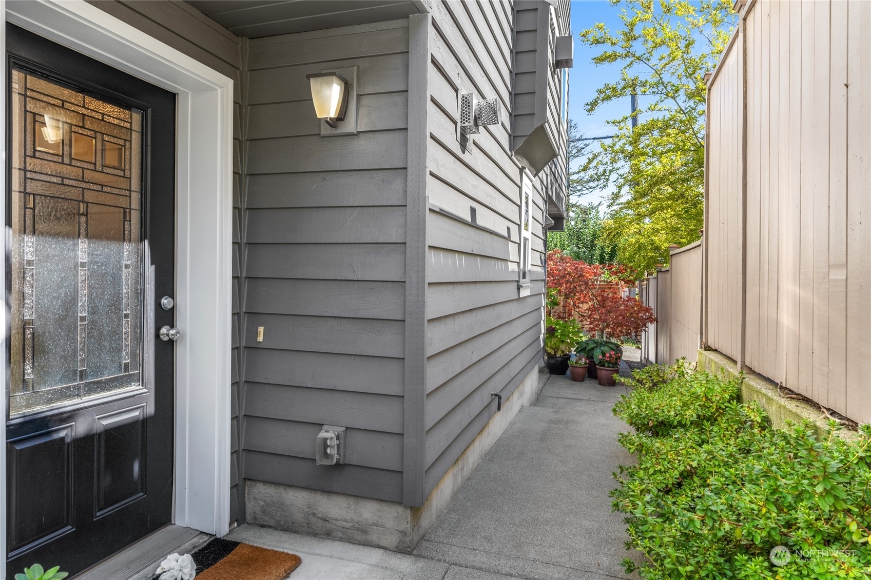 Property Photo:  6738 14th Avenue NW B  WA 98117 