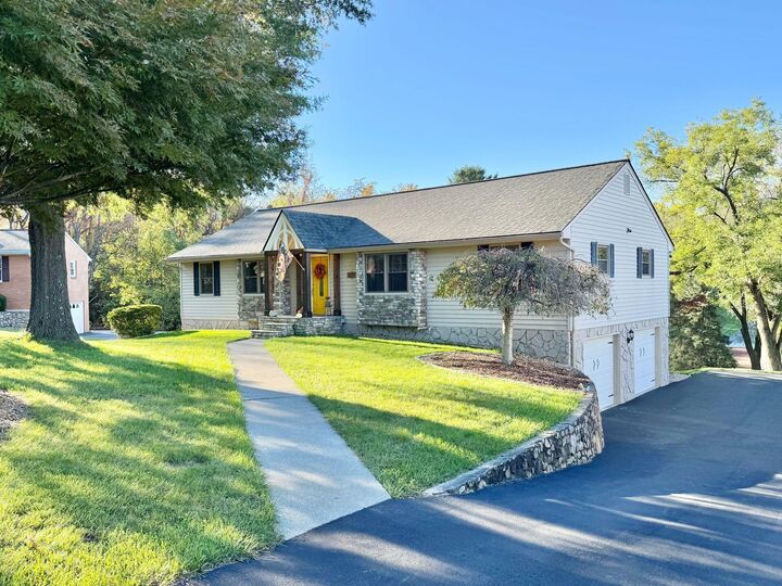 8237 Waterfall Dr  Roanoke VA 24019 photo