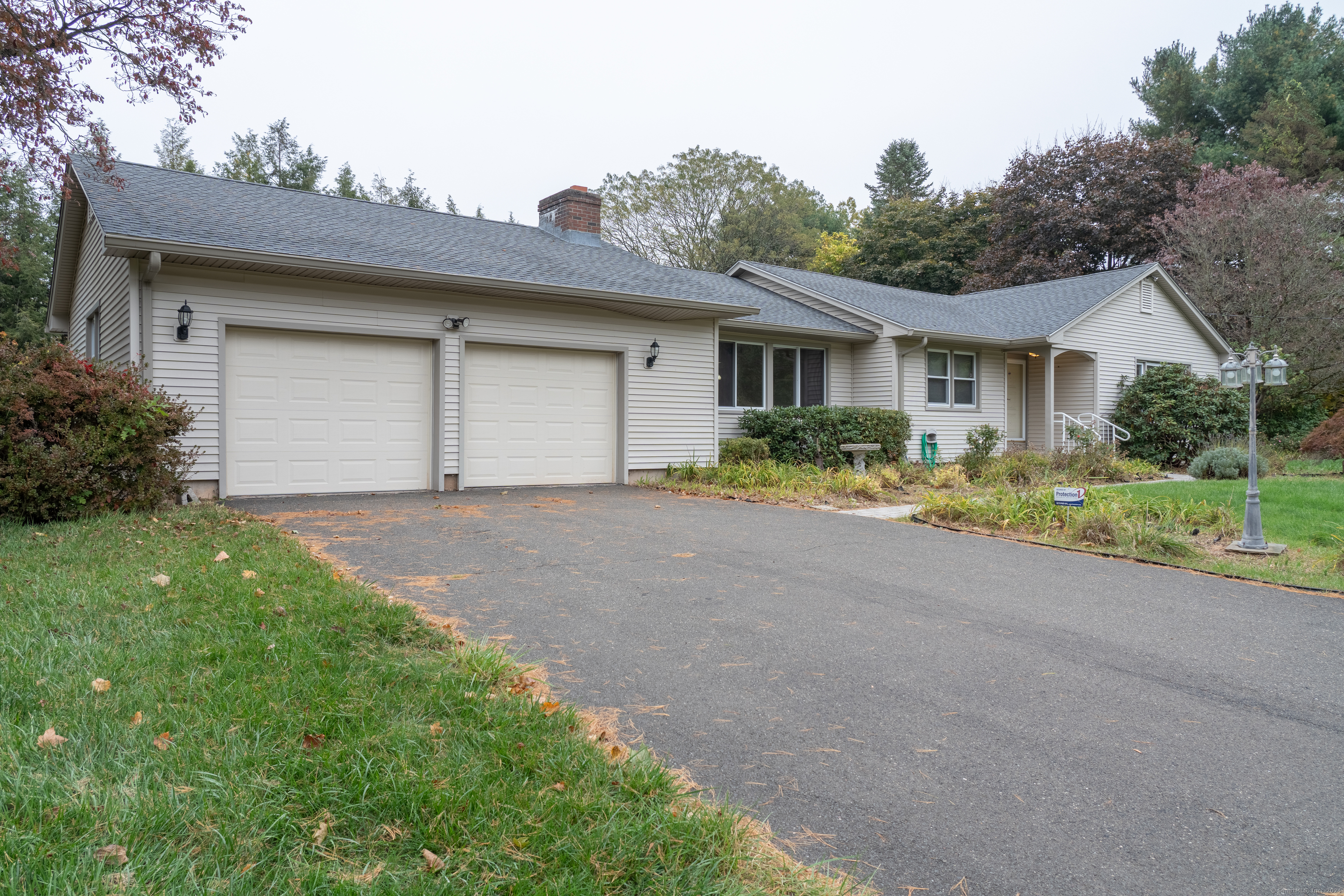 Property Photo:  20 Floral Lane  CT 06410 