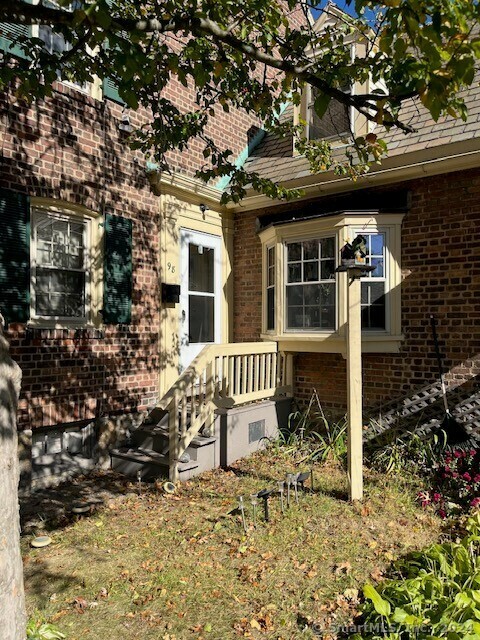 Property Photo:  98 Sims Street  CT 06604 