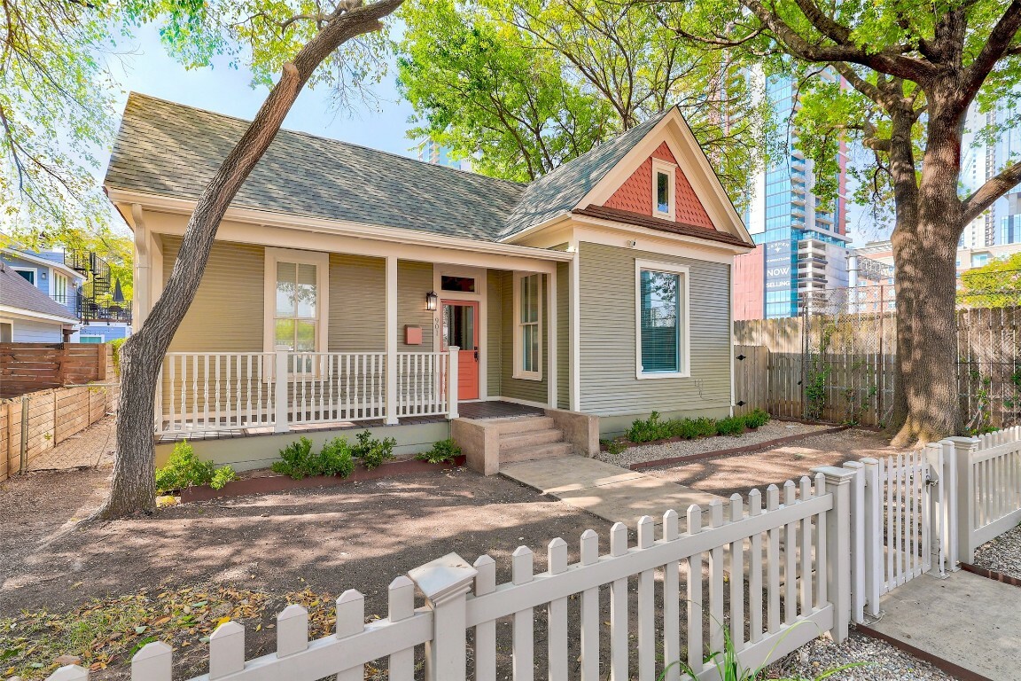 Property Photo:  901 Willow Street  TX 78702 