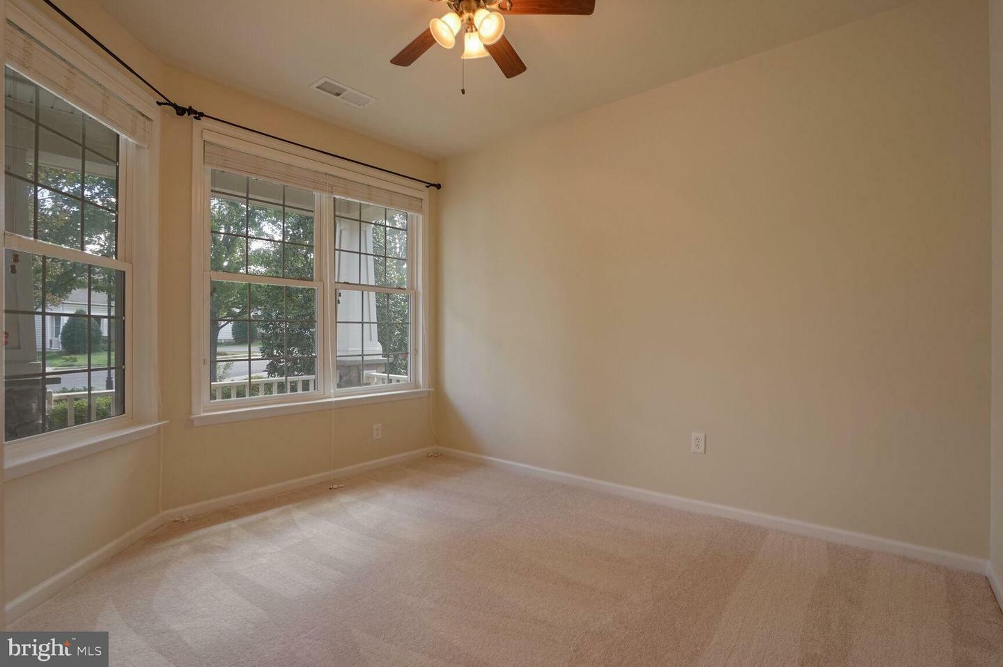 Property Photo:  20419 Crescent Pointe Place  VA 20147 