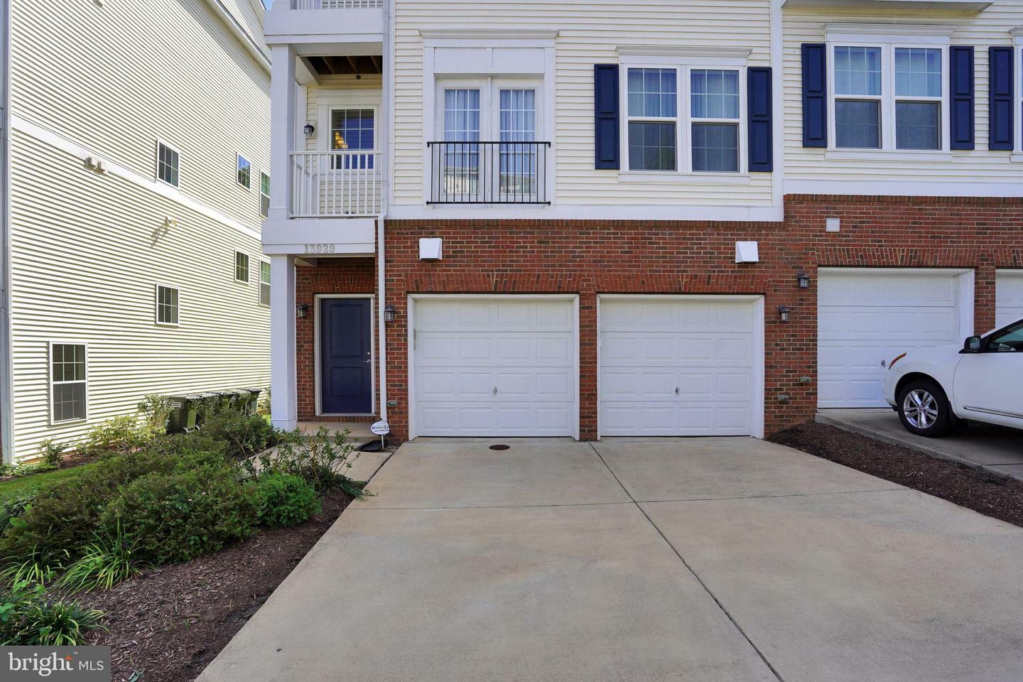 Property Photo:  13929 Hollow Wind Way 101  VA 22191 