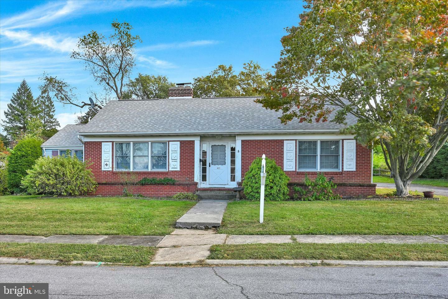 Property Photo:  427 Edison Street  PA 19565 