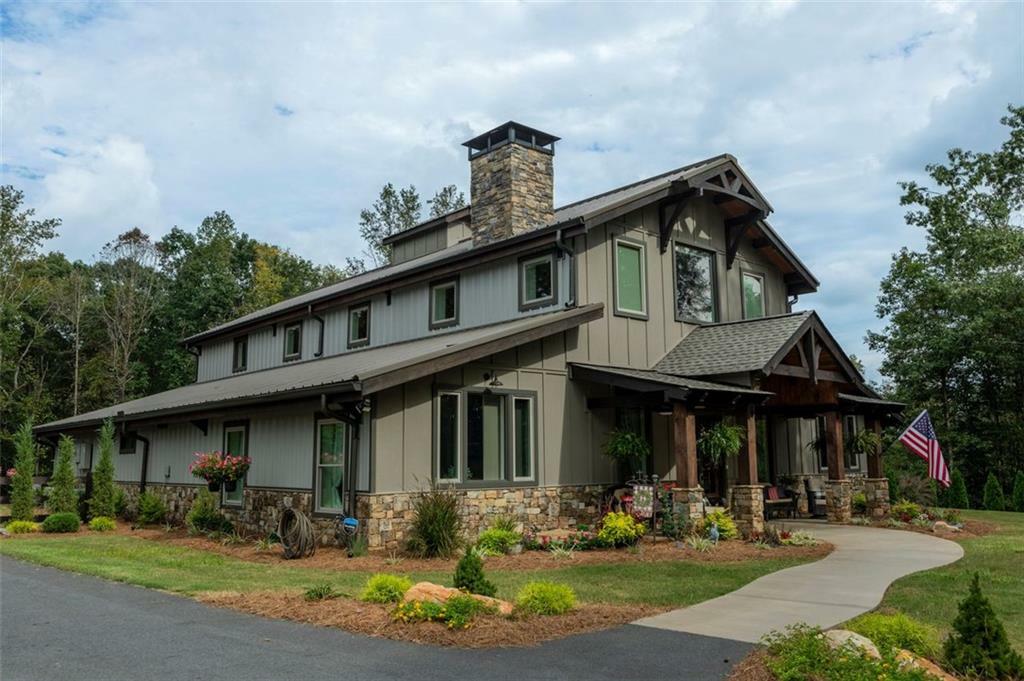 Property Photo:  