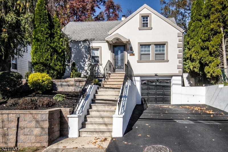 Property Photo:  358 Mountain Ave  NJ 07081 