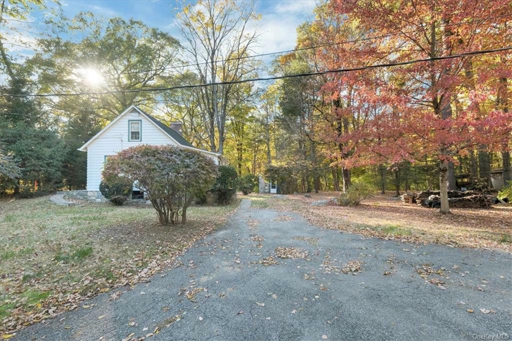 Property Photo:  463 Oscawana Lake Road  NY 10579 