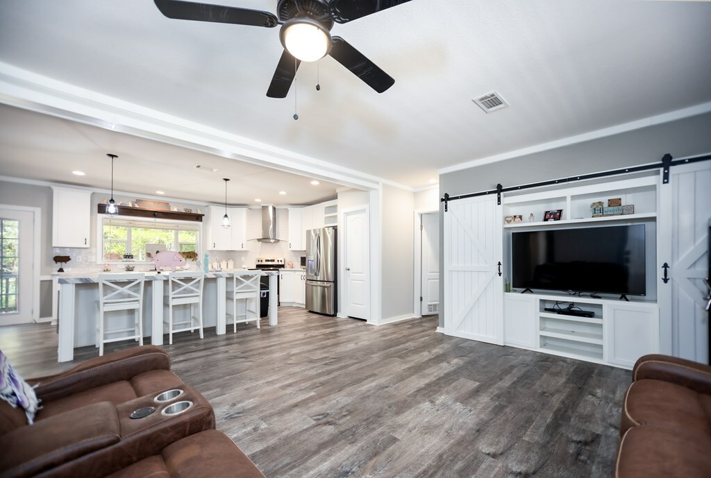 Property Photo:  676 Cr 4005  TX 75975 