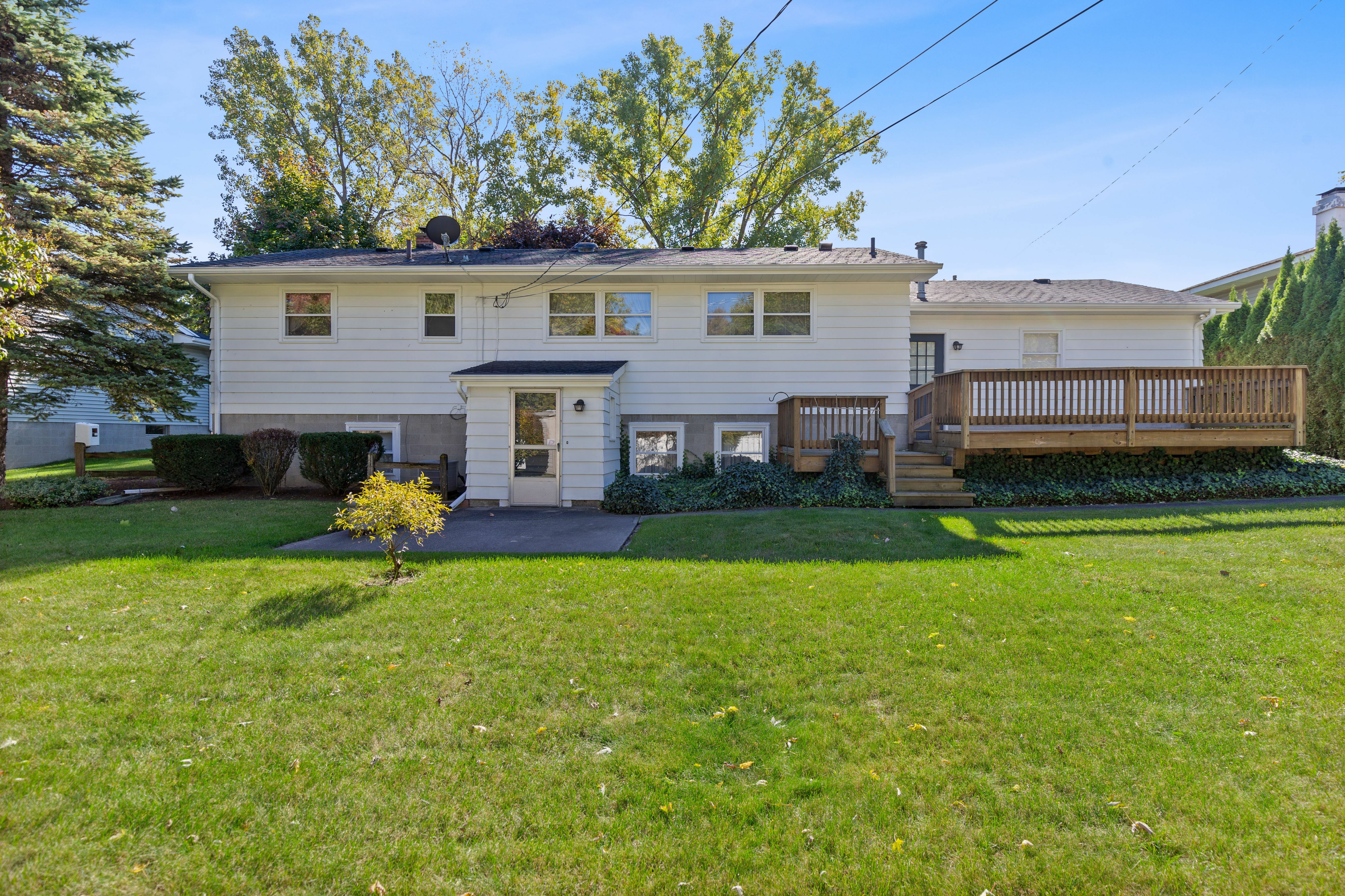 Property Photo:  1611 Jones Place  MI 48060 8800 