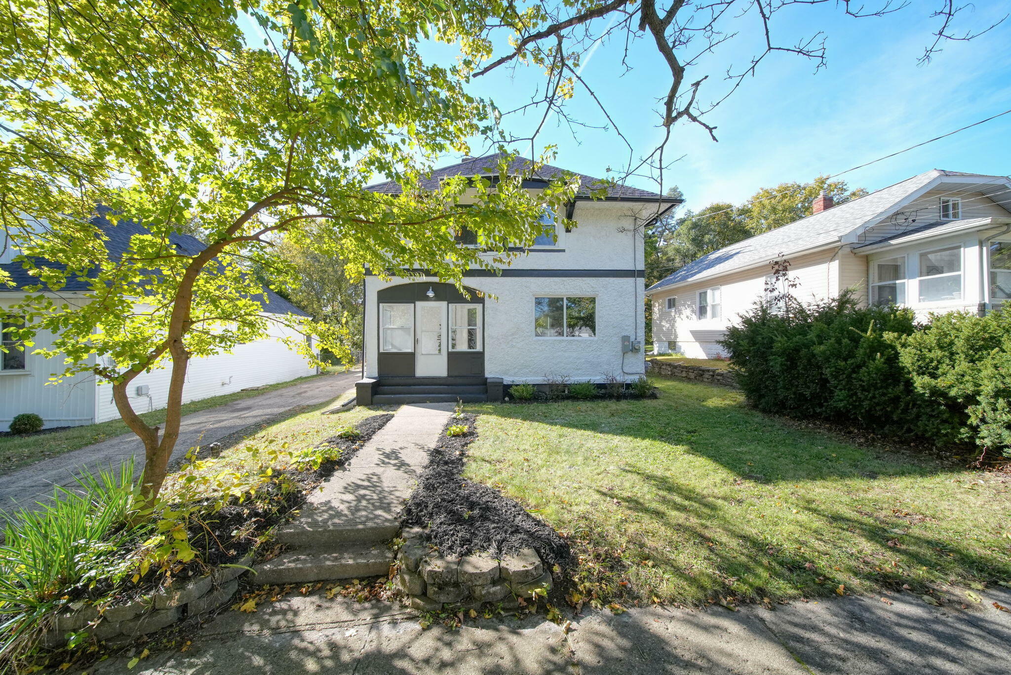 Property Photo:  812 N East Avenue  MI 49202 