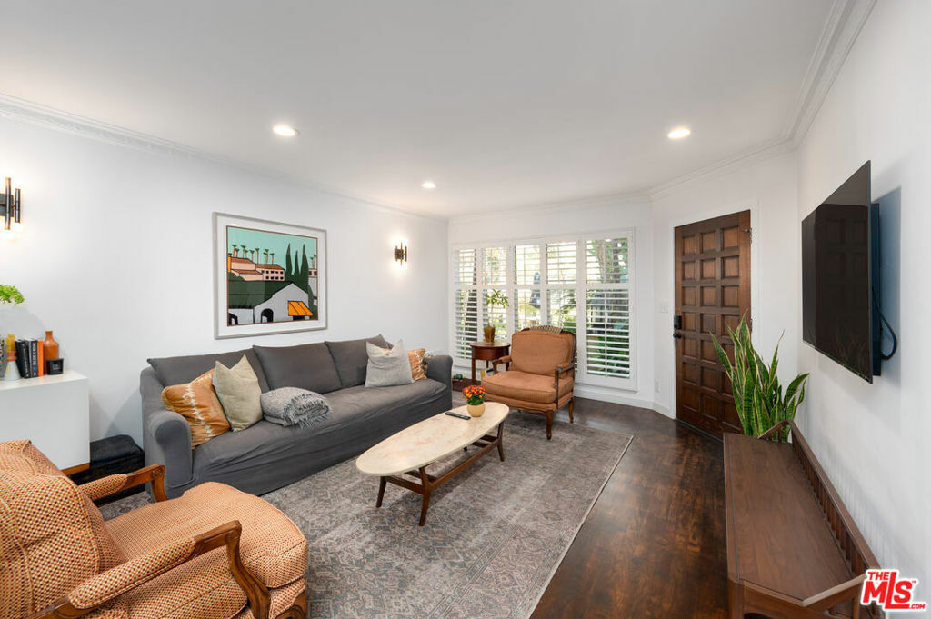 Property Photo:  1615 N Laurel Avenue 112  CA 90046 