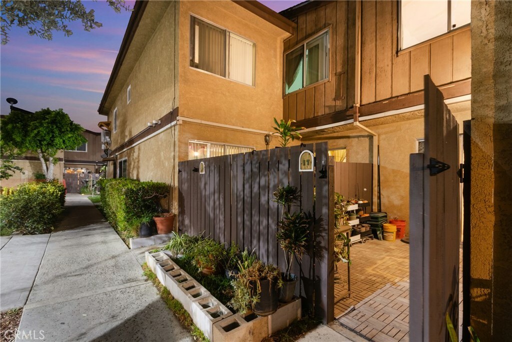 Property Photo: 7321 Lennox Avenue I7 CA 91405