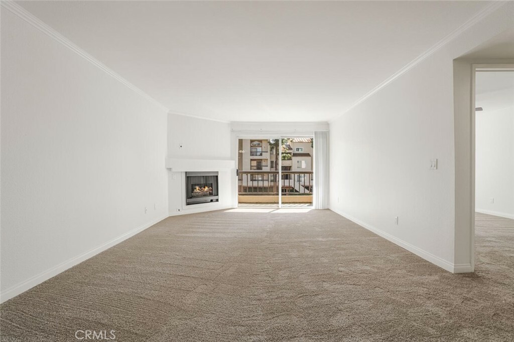 Property Photo:  5550 Owensmouth Avenue 205  CA 91367 